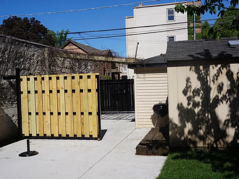 2107 N Spaulding Ave — Photo 24