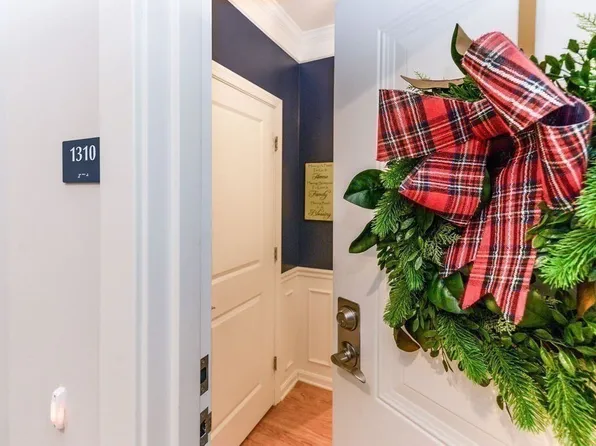 1310 Pennington Dr, Walpole, MA 02081