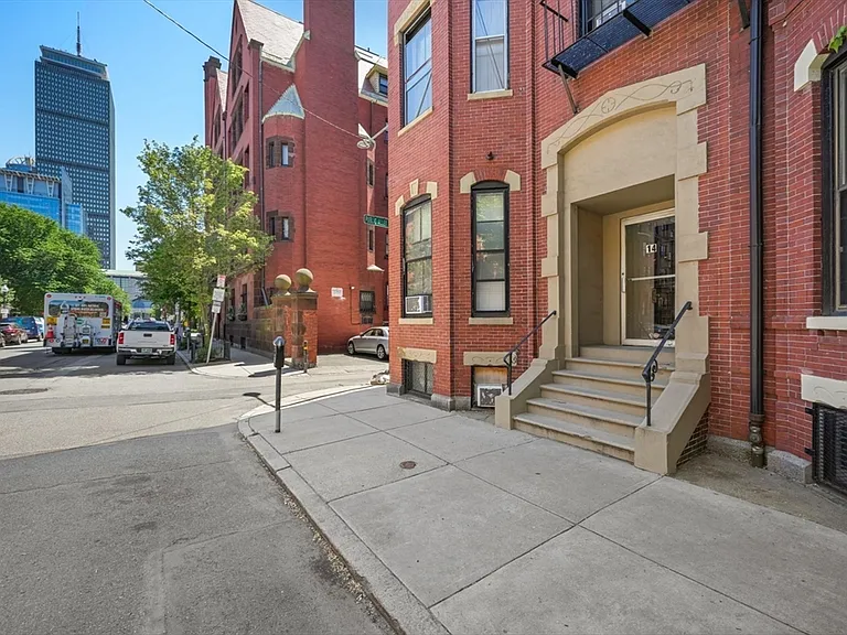 14 Gloucester St #3B — Photo 9