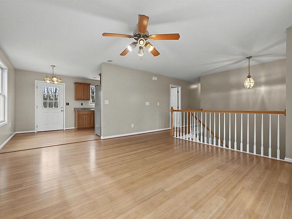 5th image of 399 Hillcrest Dr