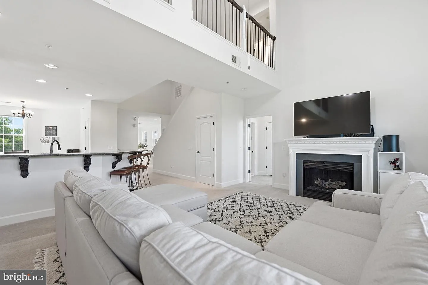 4 bed, 3.0 bath, 2283 sqft, $3,000 — Photo 1