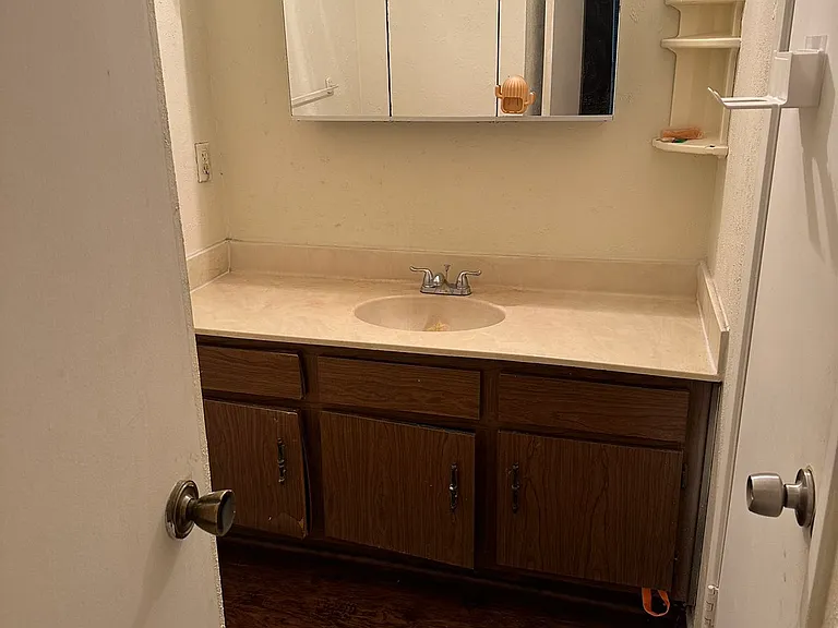 9009 Richmond Ave — Photo 16