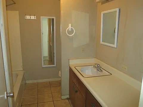 2nd image of 656 Fairbanks St APT A10