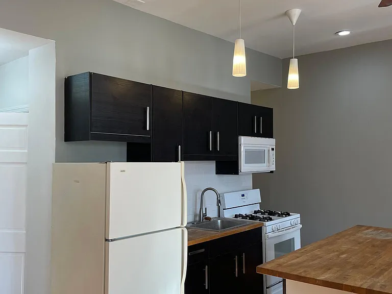 1604 Bolton St #2R — Photo 9