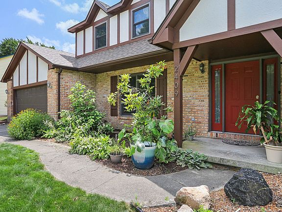 3rd image of 2409 N Nottingham Ct