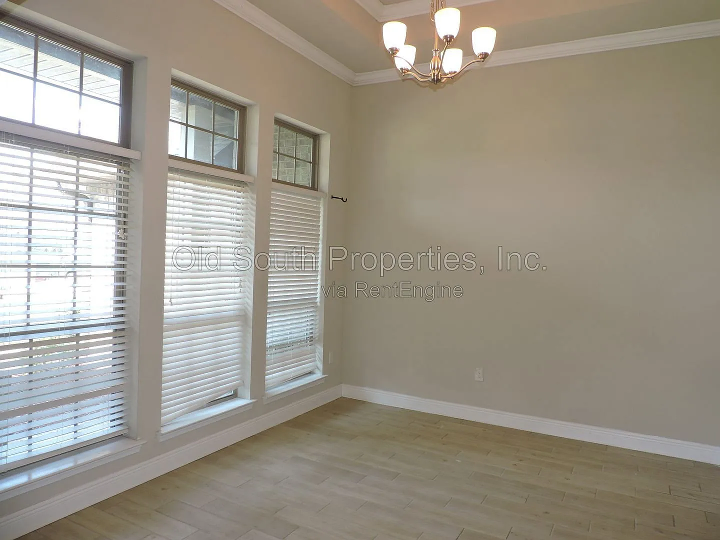 3 bed, 2.0 bath, 2560 sqft, $2,550 — Photo 4