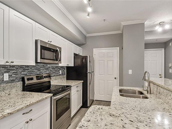 3rd image of 5614 Pinnacle Heights Cir APT 302