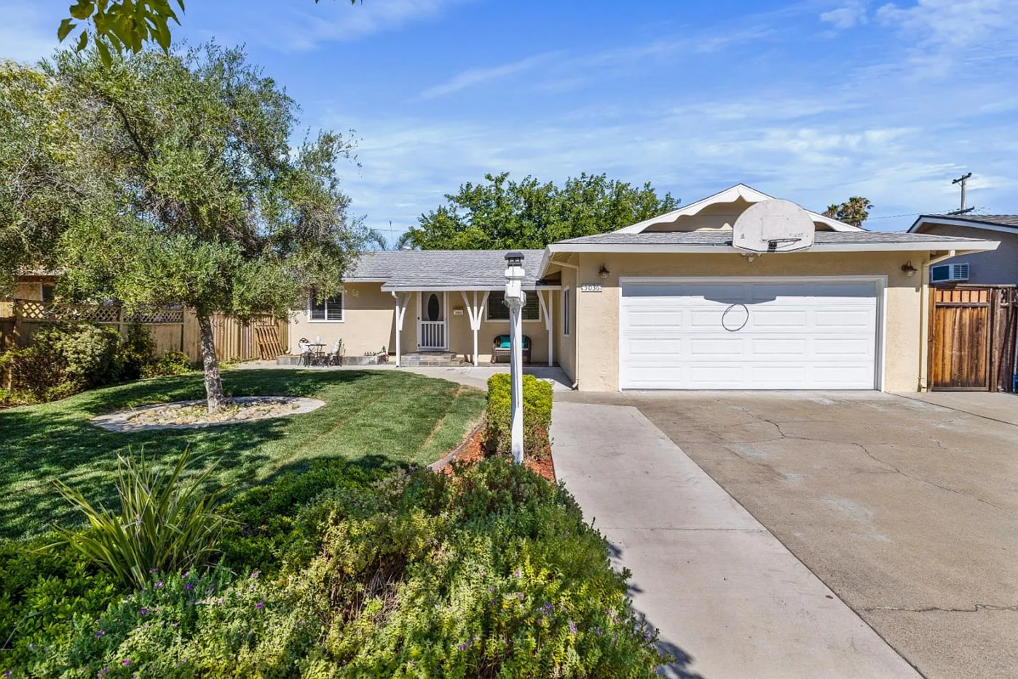 5036 Noella Way photo 1