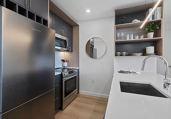 5th image of 72-01 Queens Blvd #803