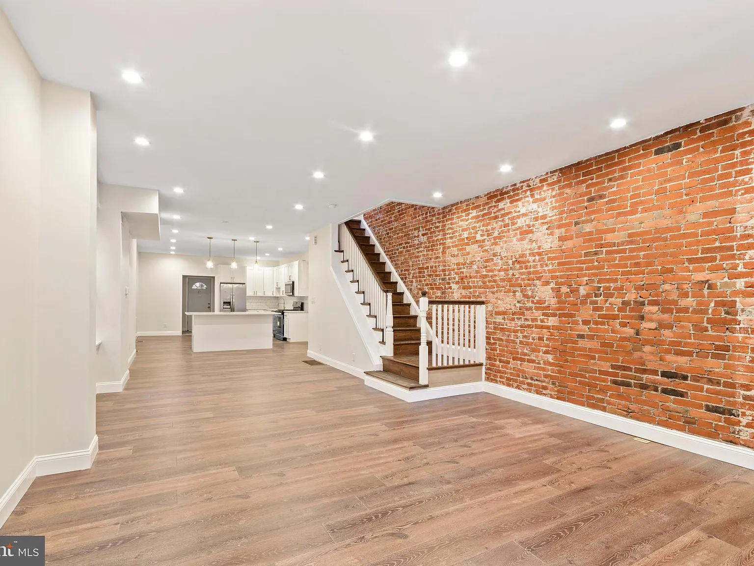 4 bed, 2.5 bath, 1650 sqft, $3,500 — Photo 1