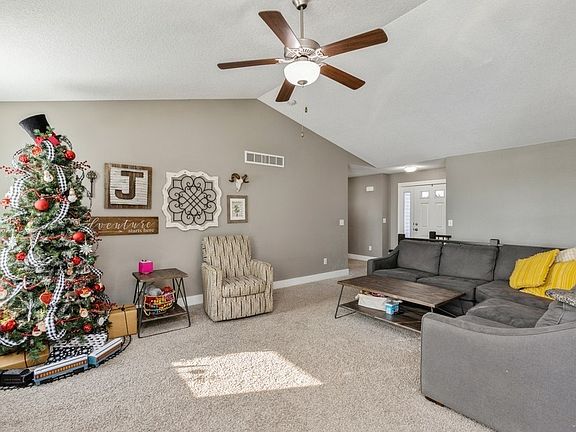 3rd image of 3509 Hawthorn Dr SW
