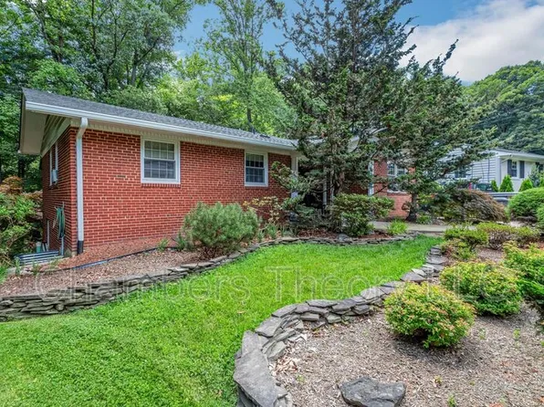 10211 Fox Ln, Fairfax, VA 22030