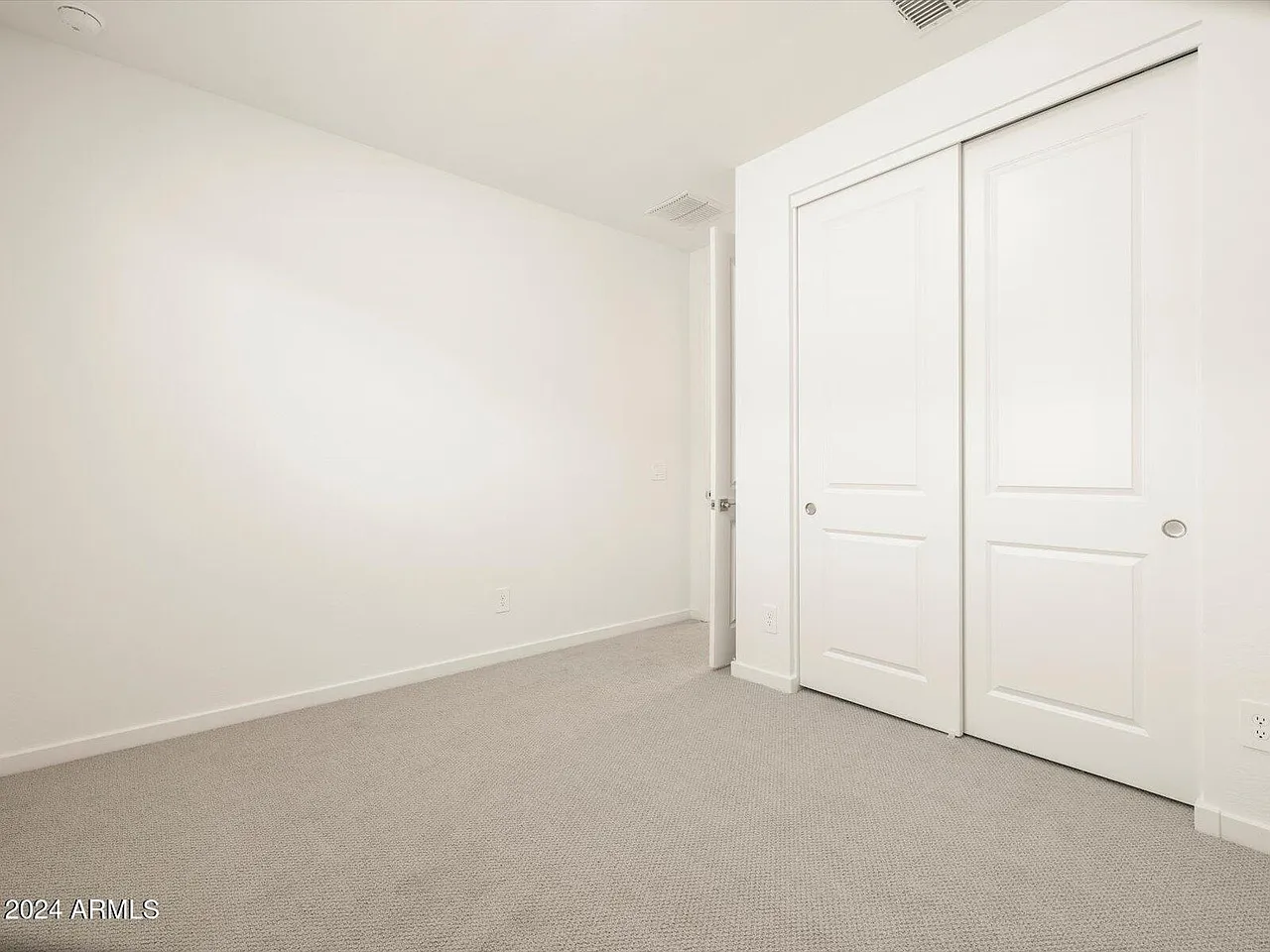 4 bed, 2014 sqft, $2,200 — Photo 3