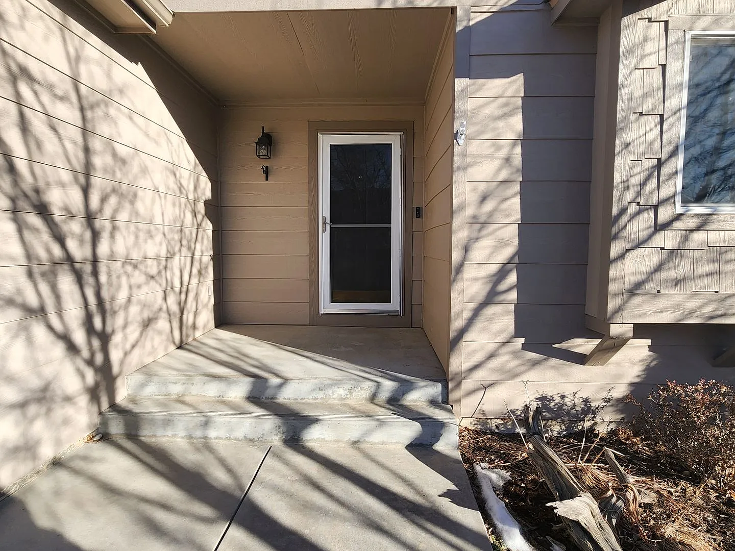 Spacious 4 Bedroom Ranch Style Home — Photo 4