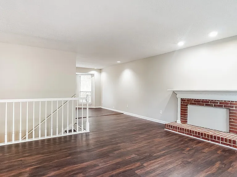 2724 Wellington Dr — Photo 5