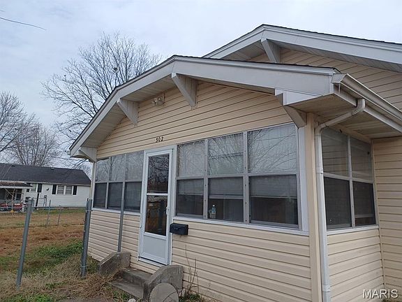 4th image of 302 N 3rd St