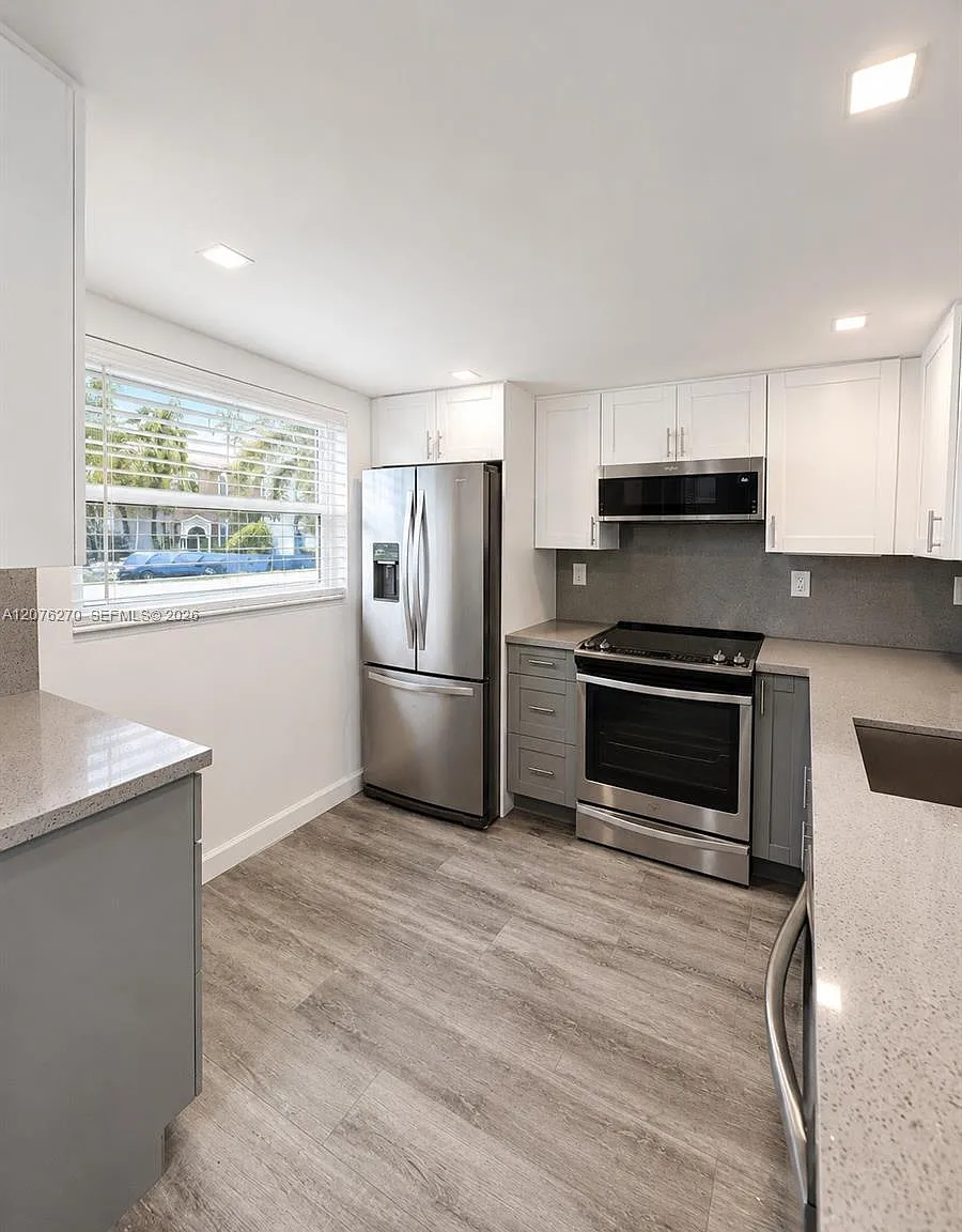 Eden Point North Condo — Photo 3