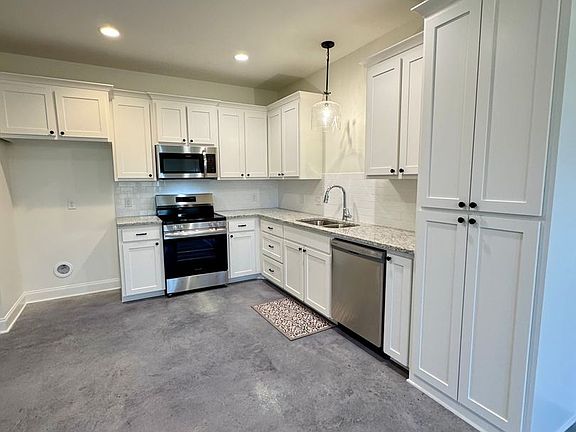 4th image of 8073 Arnold Rd #3B
