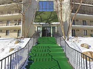 10521 Cedar Lake Rd APT 205, Minnetonka, MN 55305