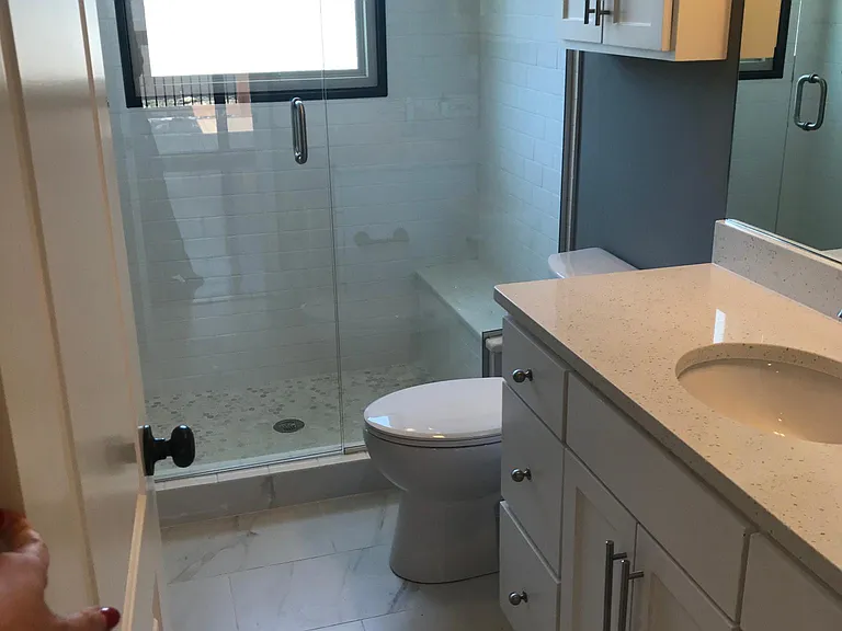 1011 W 45th St — Photo 5