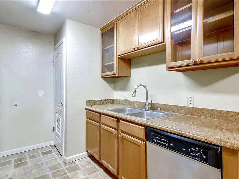 2250 Monroe St #382 — Photo 8