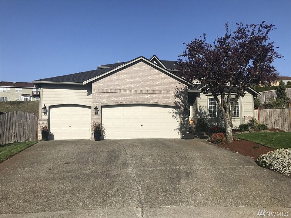 1st image of 3909 Spyglass Dr NE