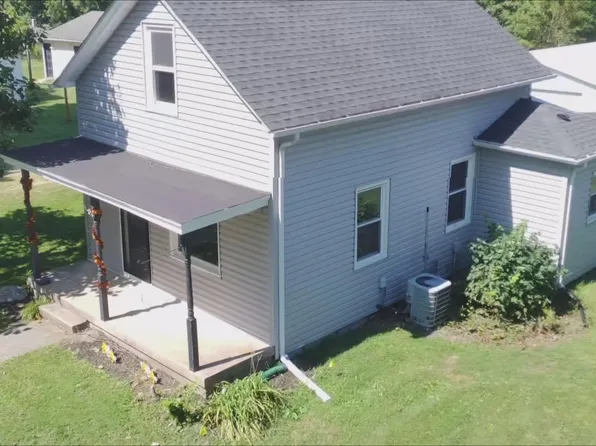 58 North St, Westville, IN 46391