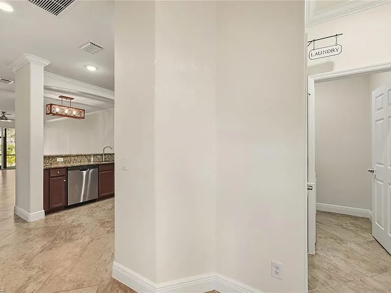 2080 Wellington St — Photo 4