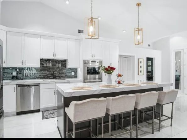 8139 Las Palmas Way, Naples, FL 34109
