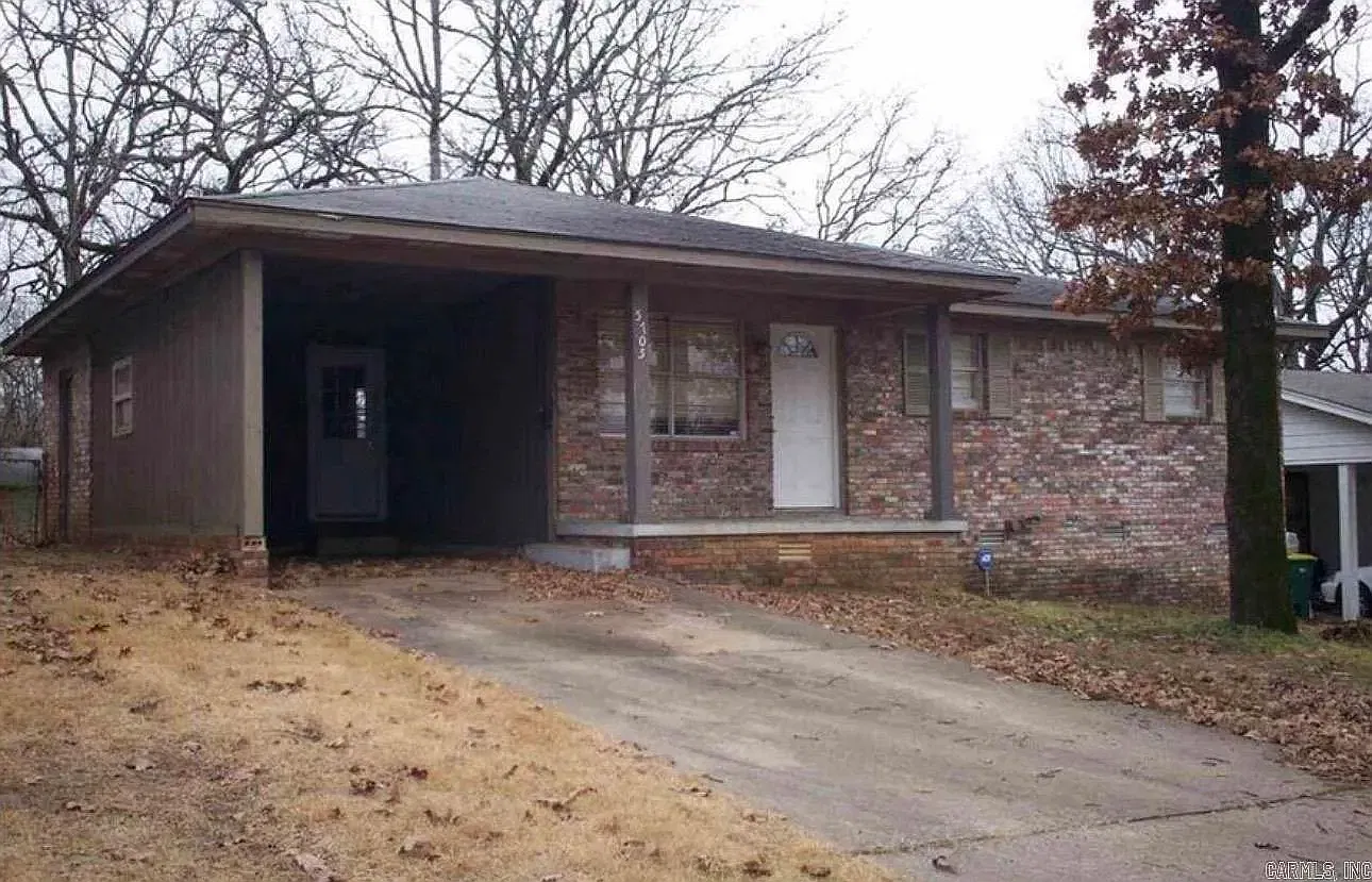 3 bed, 996 sqft, $1,400 — Photo 1