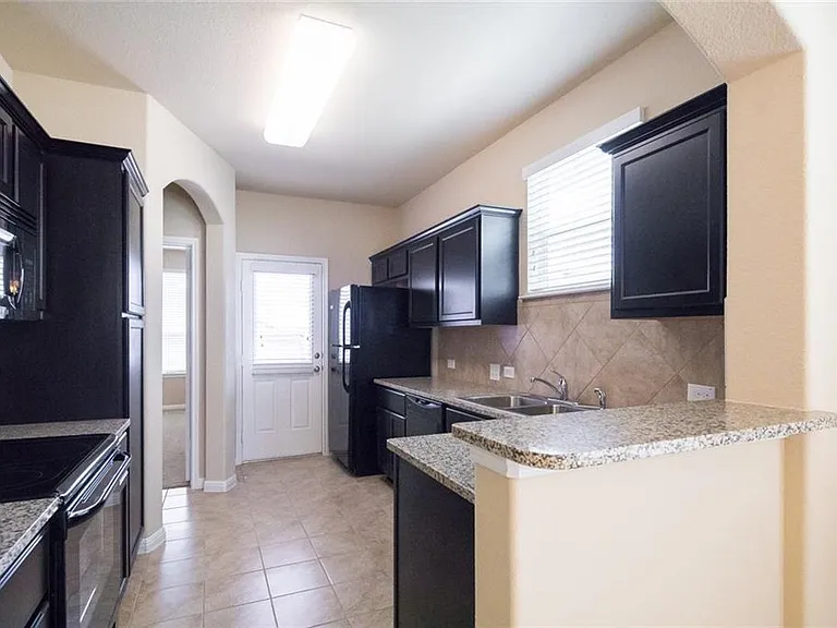517 Katmai Cir — Photo 6