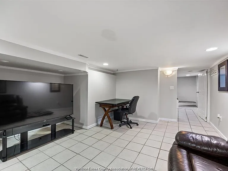 1640 Hall Ave #LOWER — Photo 3