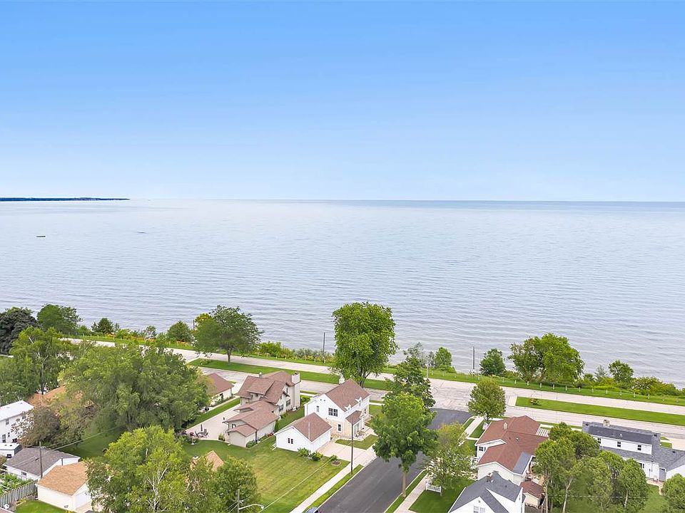806 Summit St, Manitowoc, WI 54220 Zillow
