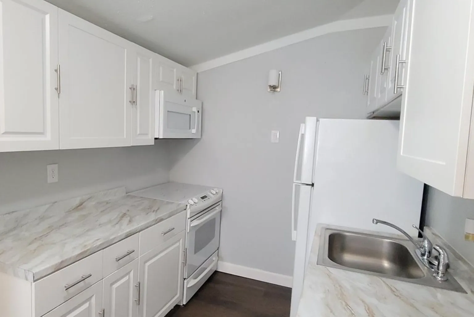 3 bed, 1131 sqft, $2,639 — Photo 2