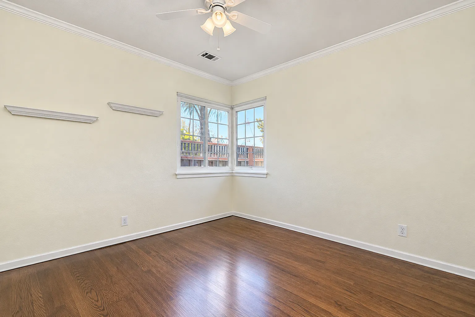 2716 San Carlos Ave — Photo 4