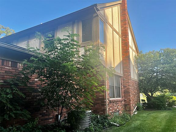 3rd image of 6330 Odessa Dr