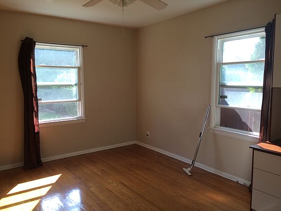 3rd image of 3929 Globe Ave