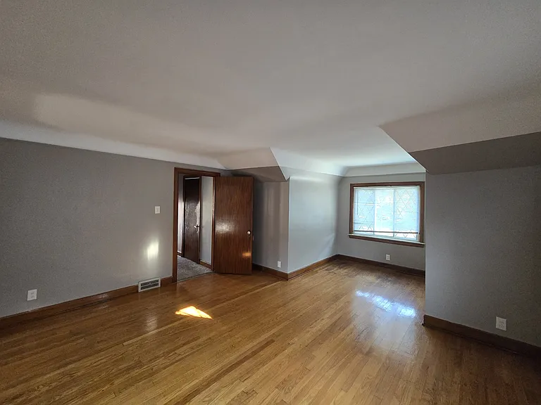 9657 E Outer Dr #1 — Photo 19