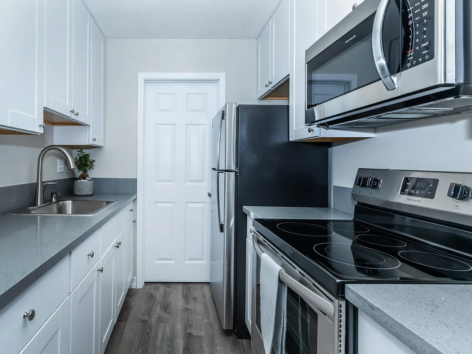 Seacoast Apartments — Photo 1