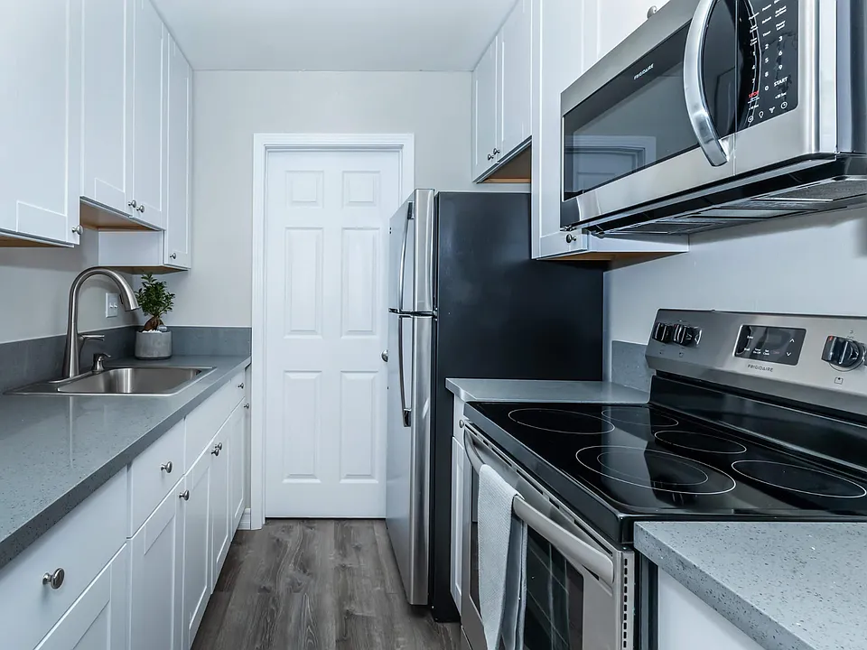 5030-5050 Lotus St