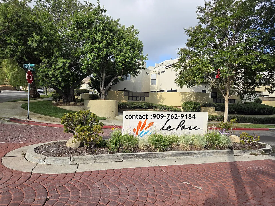 13096 Le Parc #96