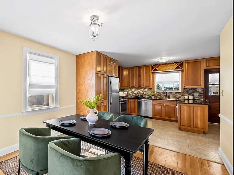 14100 Canterbury Ln — Photo 5
