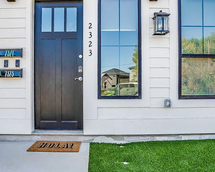 2323 Benbrook Blvd — Photo 5