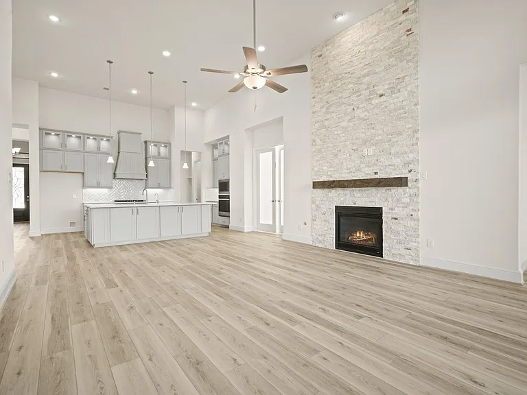 929 Wormwood Dr — Photo 3