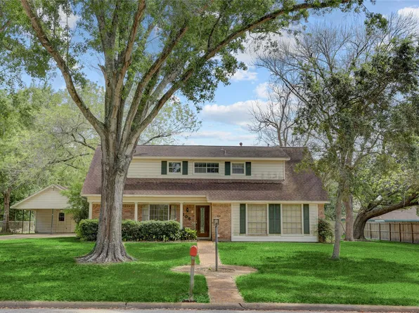 105 Ridgemont Dr, Alvin, TX 77511