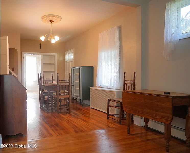 4th image of 212 Bruce Street