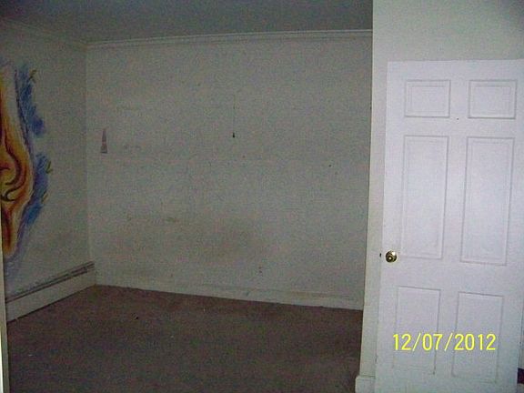5th image of 209 W Greene St