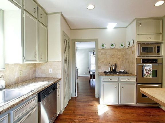 5th image of 4653 Lorraine Ave