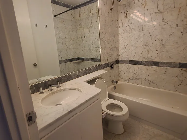 500 W 43rd St #17C — Photo 8