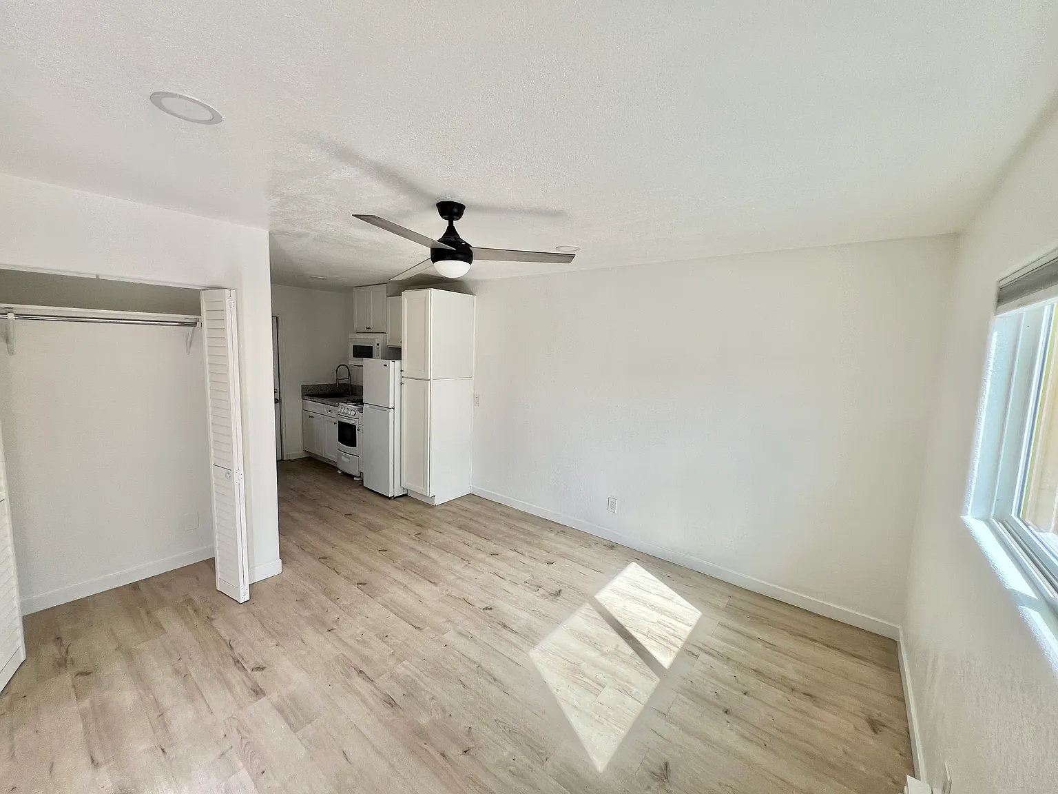 Studio, 275 sqft, $1,650 — Photo 4